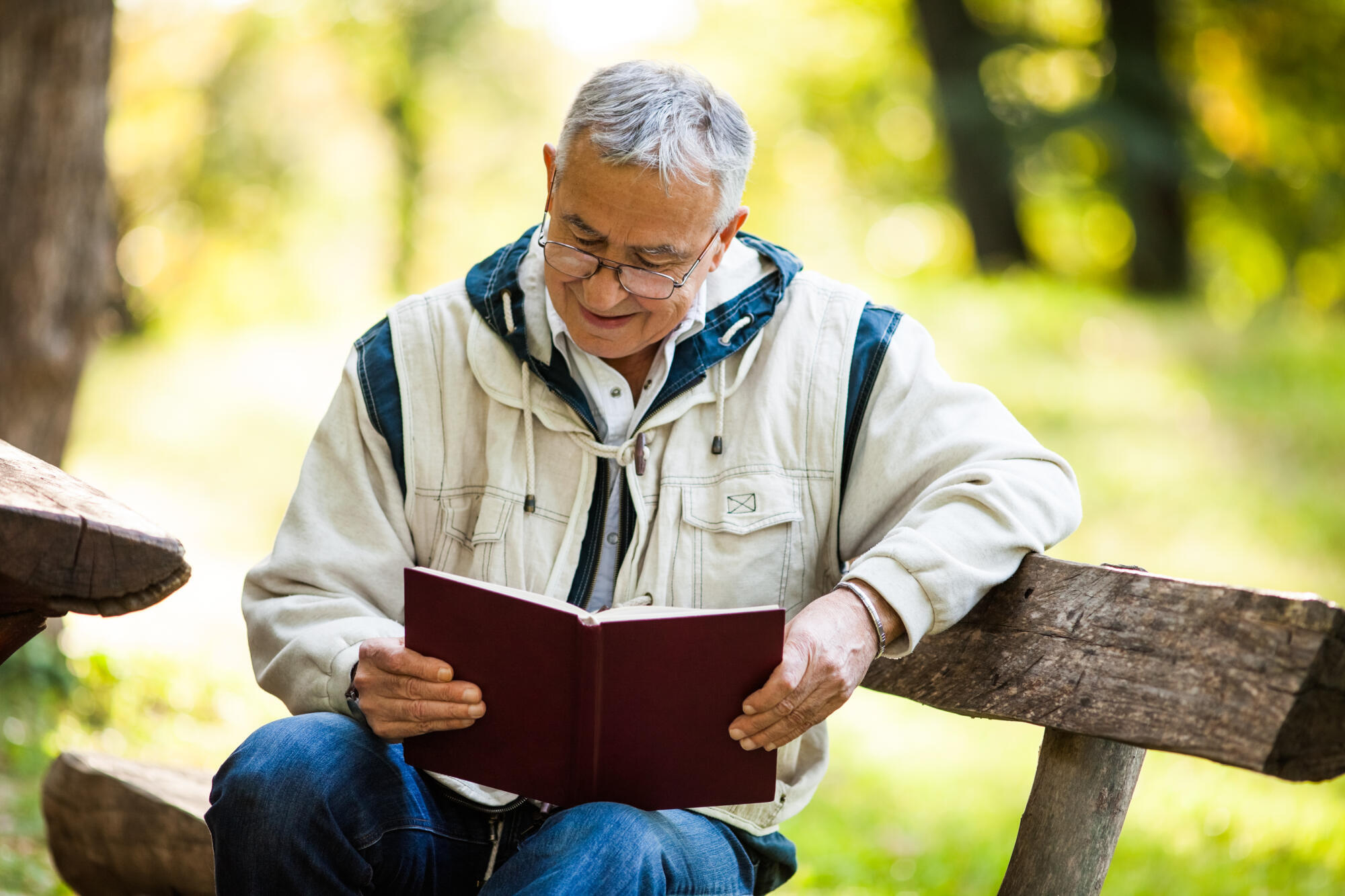 When Do You Need Reading Glasses? Signs to Watch For in Seniors